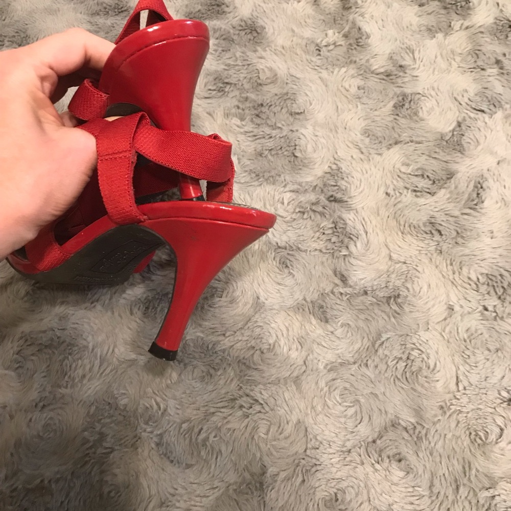 Red Heels - Picture 4 of 6